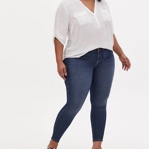 Torrid medium wash jegging size 14s